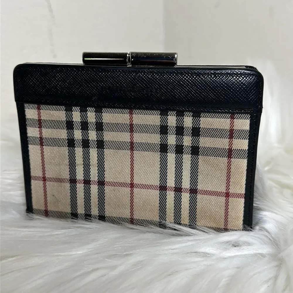 💯Authentic Burberry Short Wallet 🍀